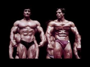 dois fisiculturistas pequenos